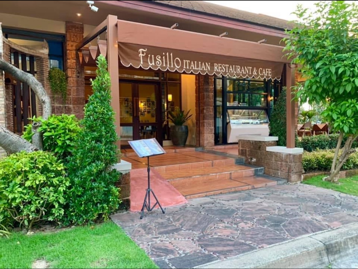 Fusillo, Italian Restaurant, Na Kluea 18, Pattaya, front of the restaurat
