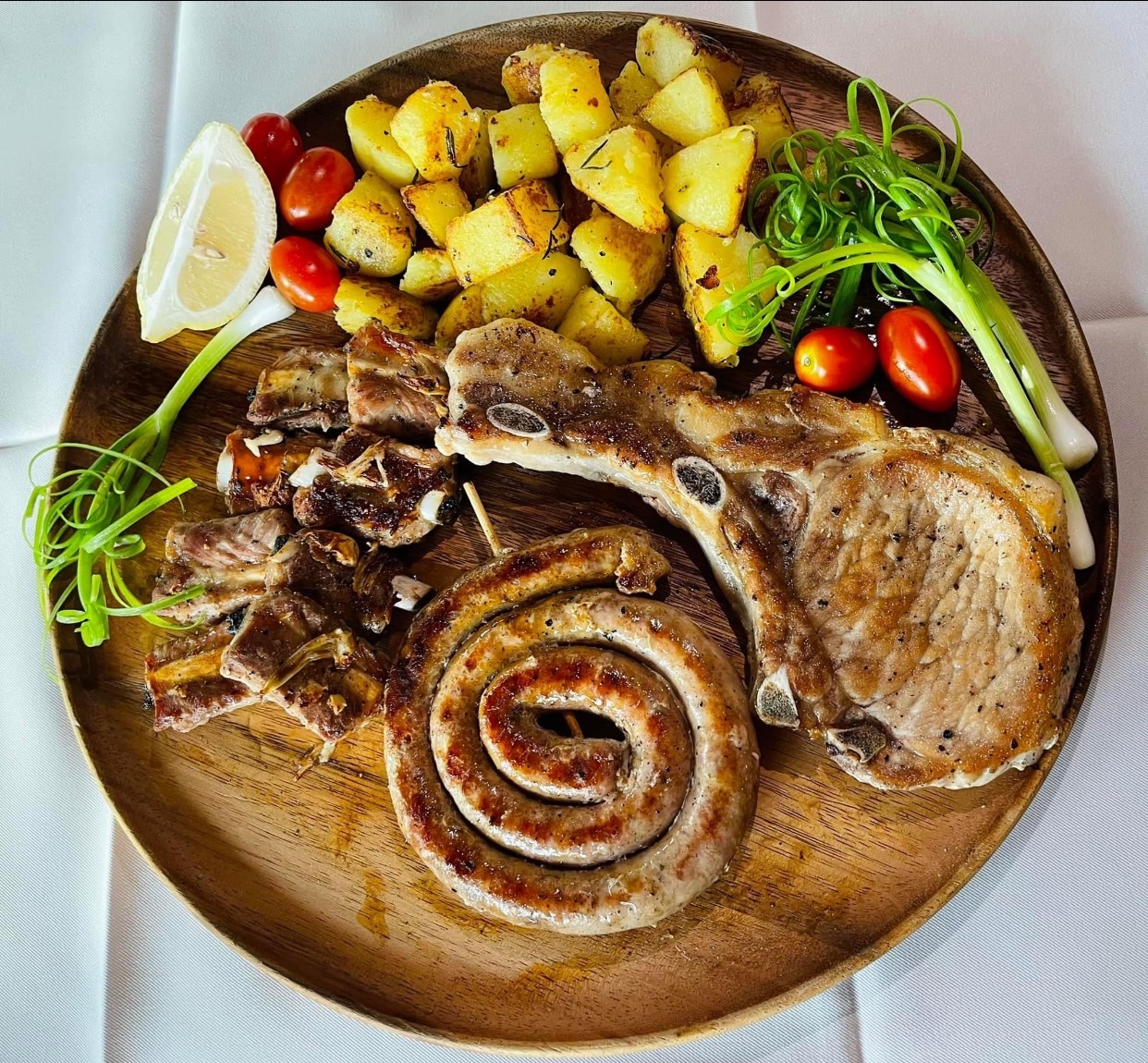 Fusillo, Italian Restaurant, Na Kluea 18, Pattaya, mix pork grill with sauteed potatoes