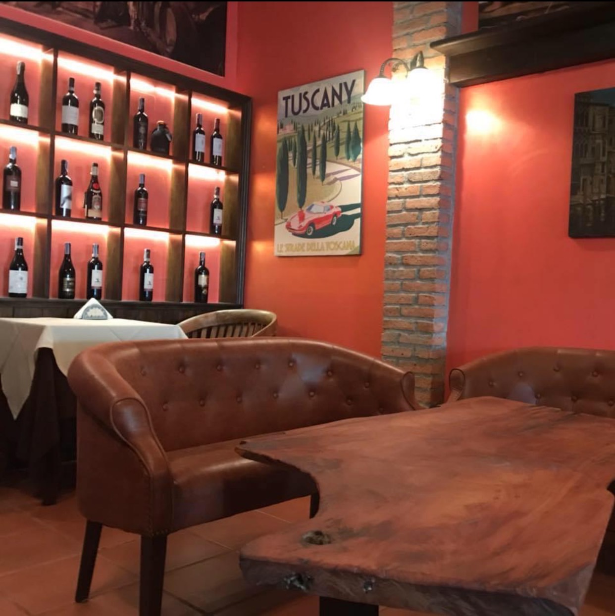 Fusillo, Italian Restaurant, Na Kluea 18, Pattaya, wine tasting table