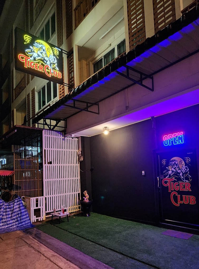 Tiger Club, Bongkoch, Pattaya, atmosphere in front of the club