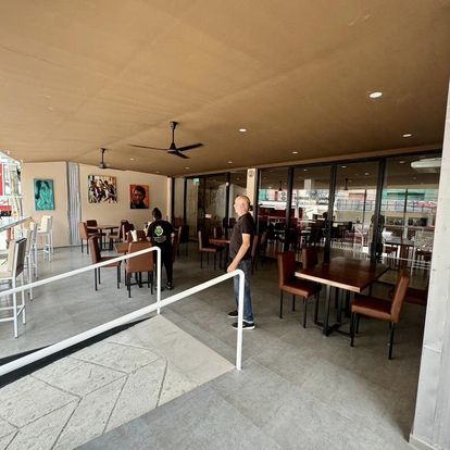 Roseline Cafe, Restaurant, Soi Kophai, Pattaya, restaurant entrance wheelchair users