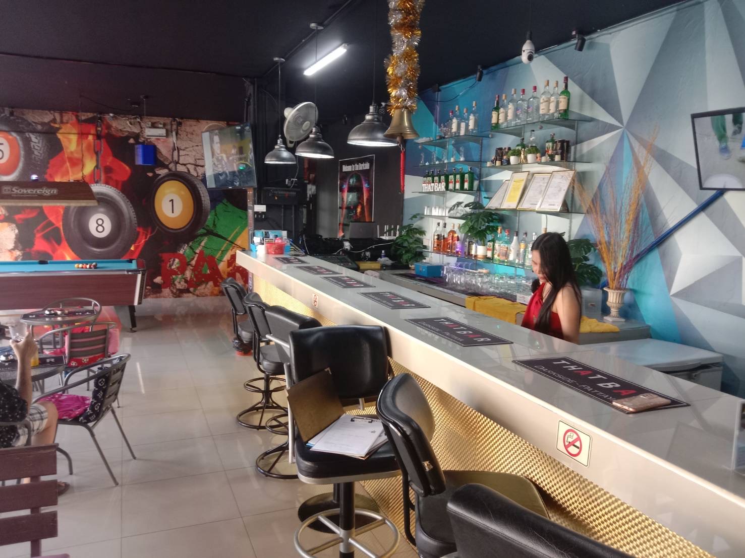 THAT BAR, Darkside, Pattaya, counter bar
