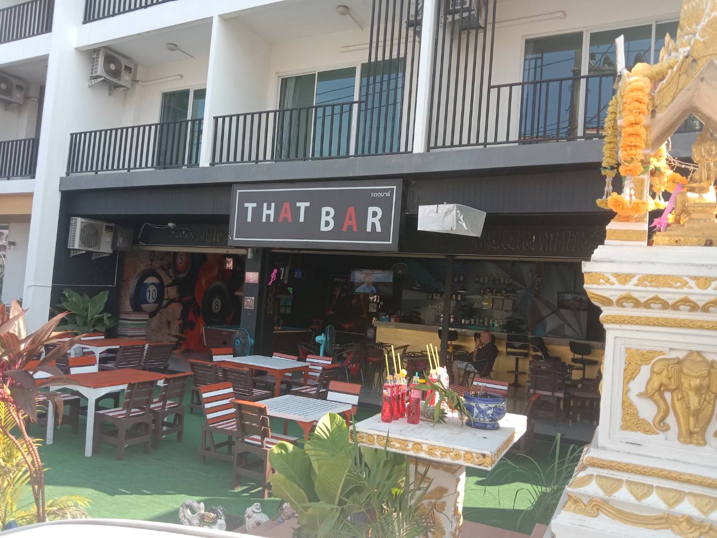 THAT BAR, Darkside, Pattaya, outdoor seating
