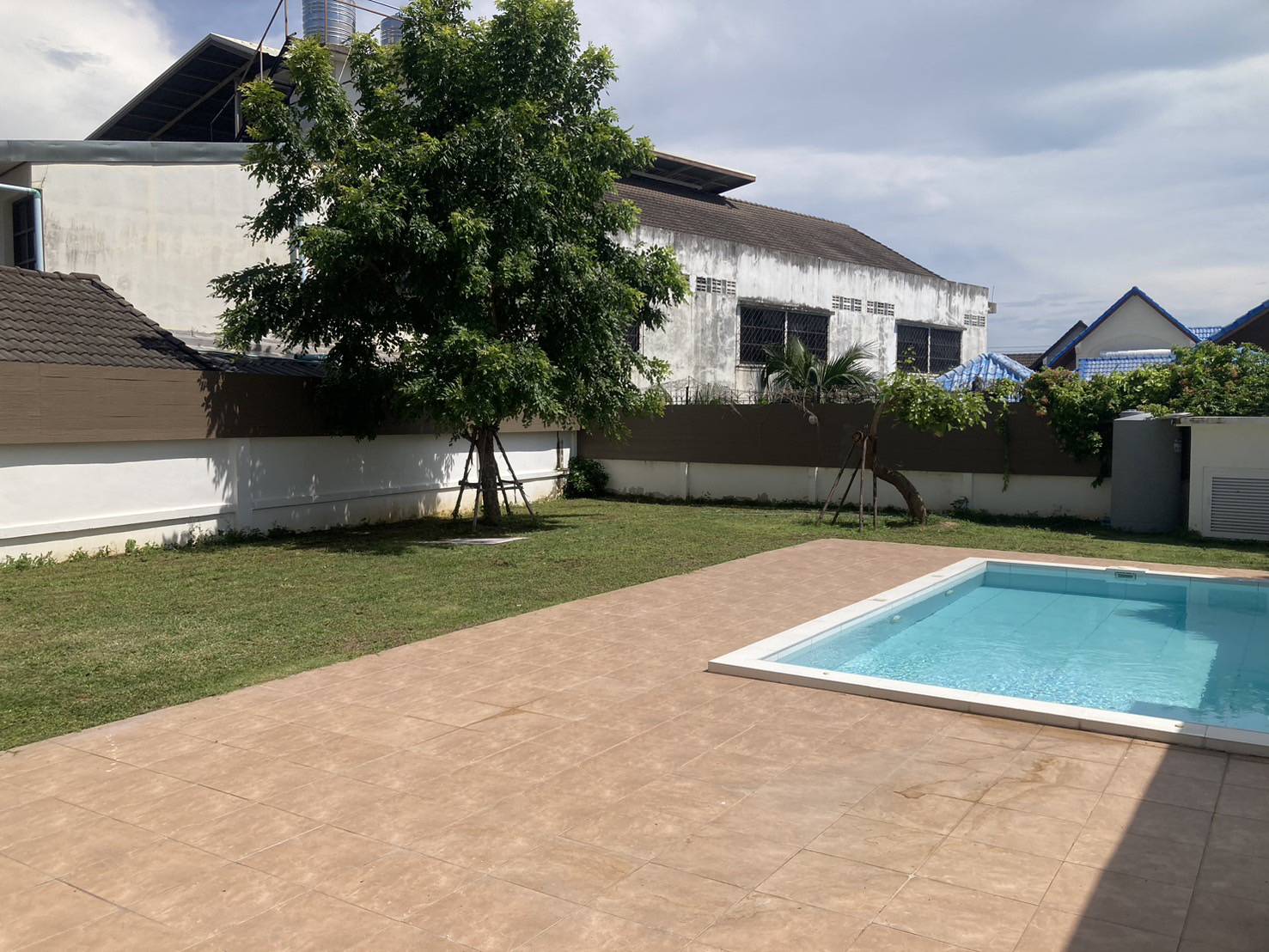 The Factory Gentlemen's club in Pattaya, private garden with swimming pool