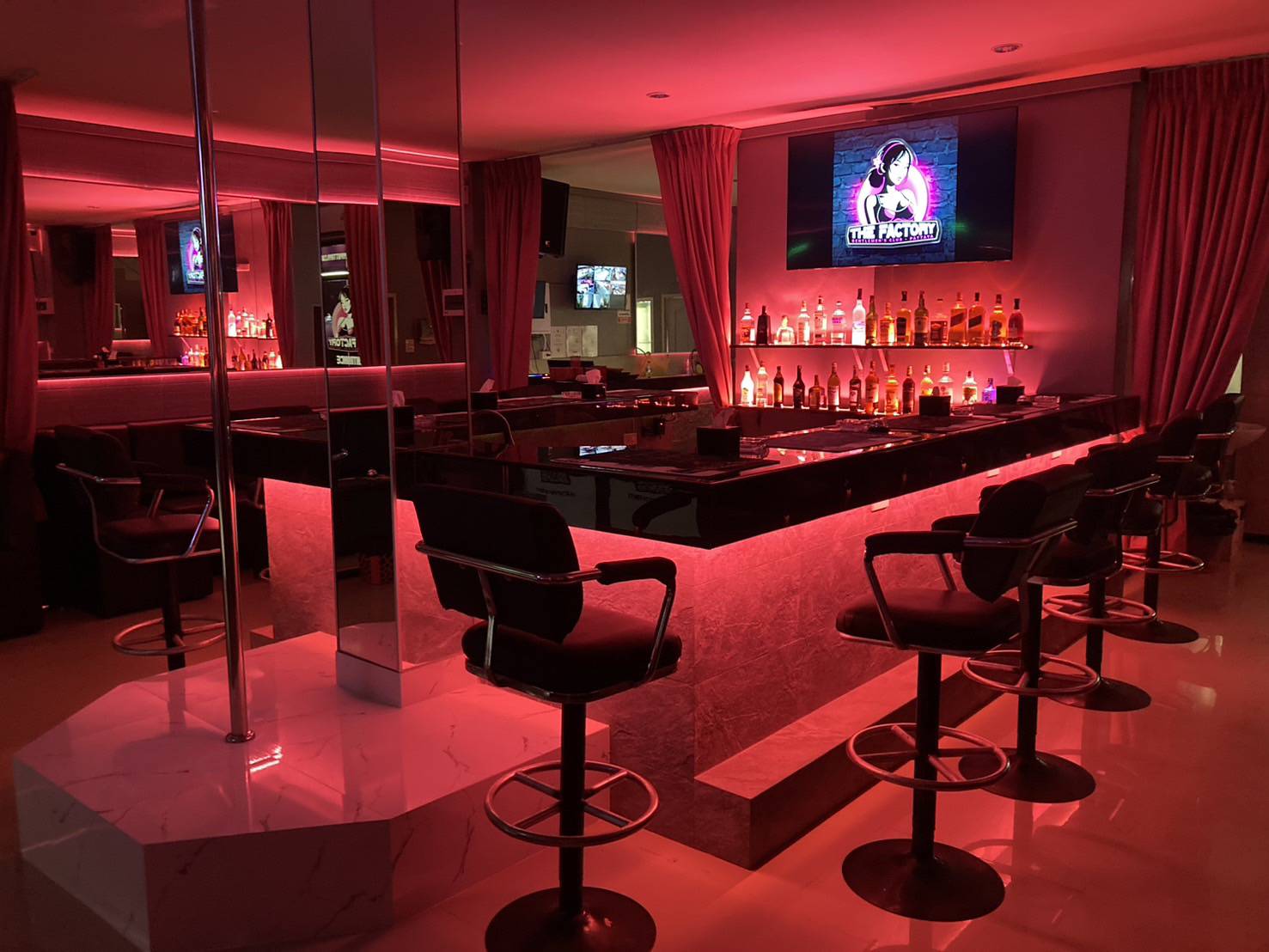 The Factory Gentlemen's club in Pattaya, where great music is part of the service