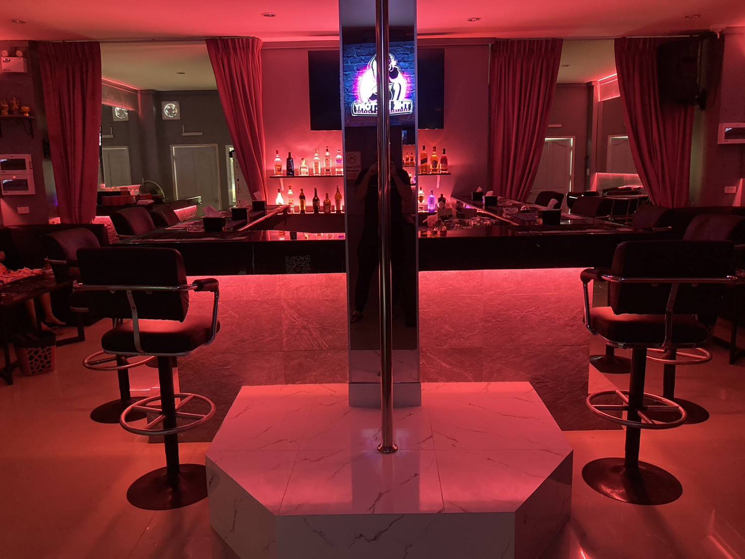 The Factory Gentlemen's club in Pattaya, Unwind in Style at The Factory