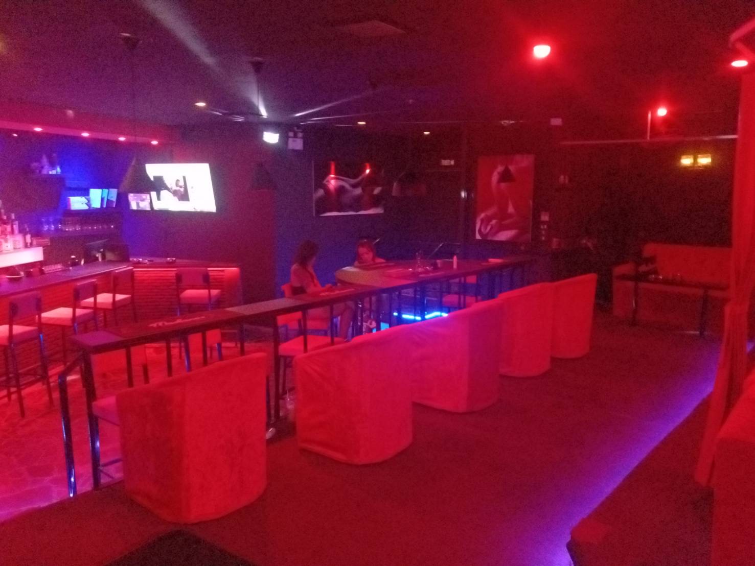 Madam's Club, Gentlemen Club, Pattaya, Soi Bongkoch 3, drink counter