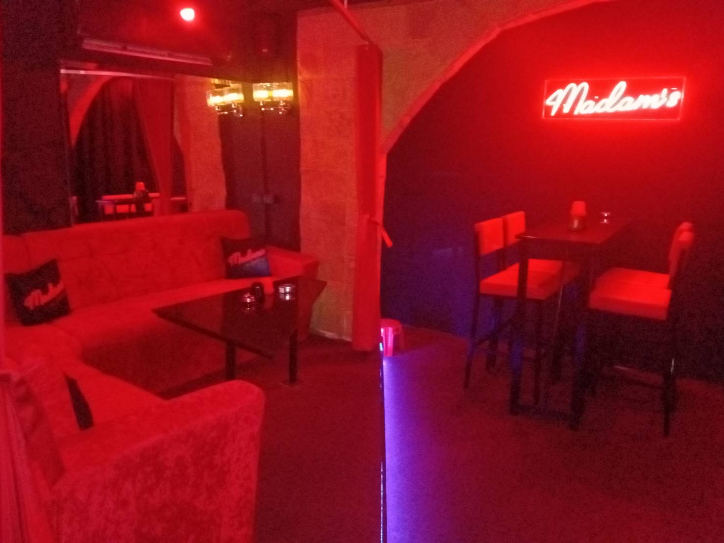 Madam's Club, Gentlemen Club, Pattaya, Soi Bongkoch 3, drinking table