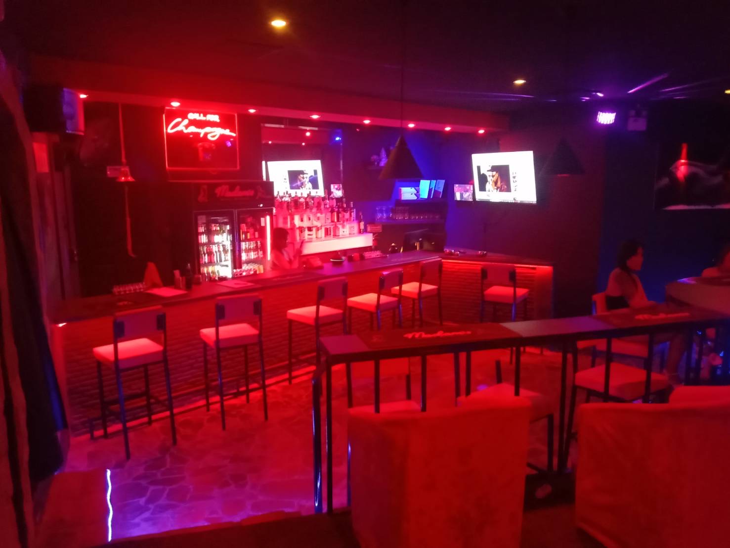 Madam's Club, Gentlemen Club, Pattaya, Soi Bongkoch 3, club counter front