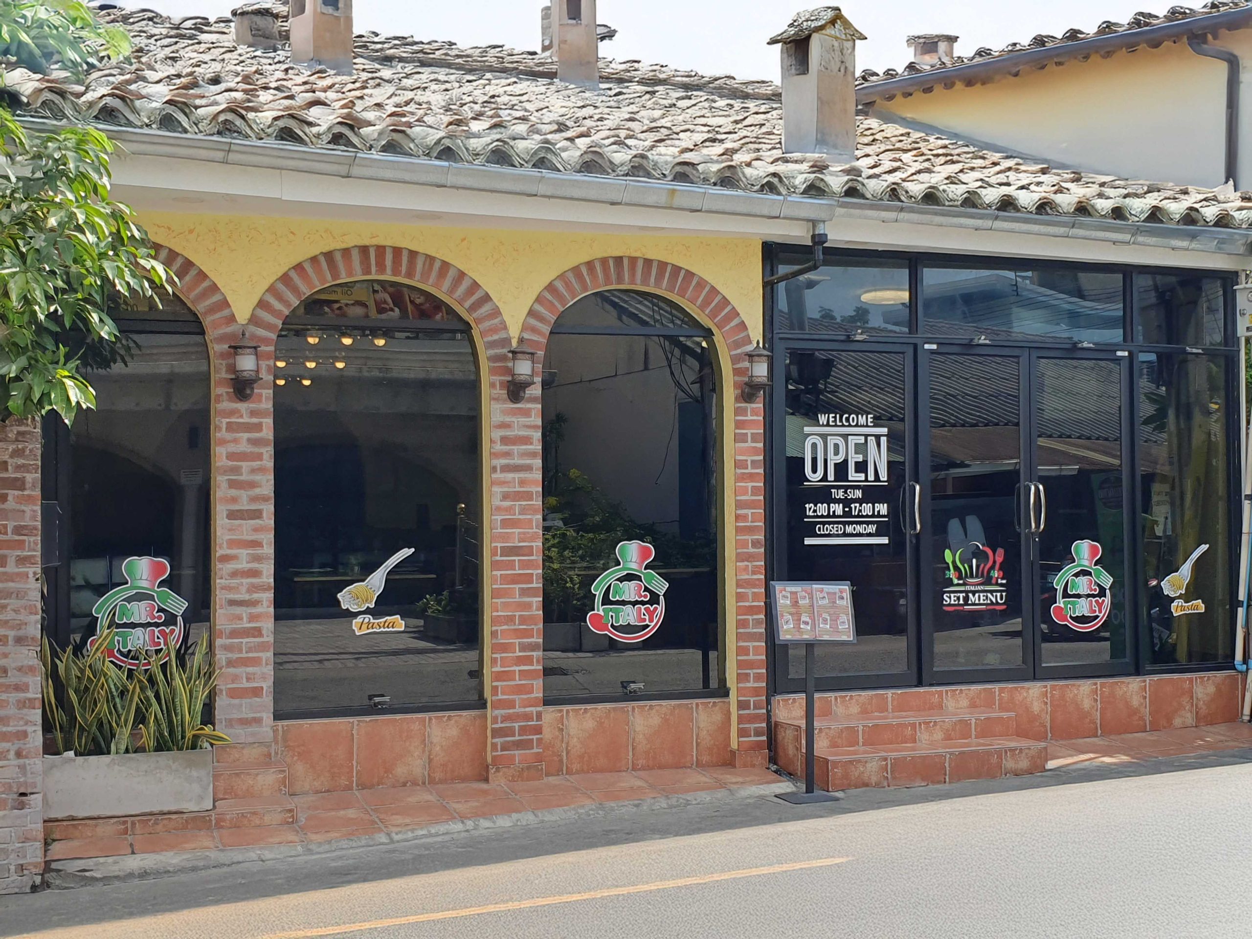 Mr. Italy, main entranche of the Italian restaurant in soi Bongkoch Pattaya
