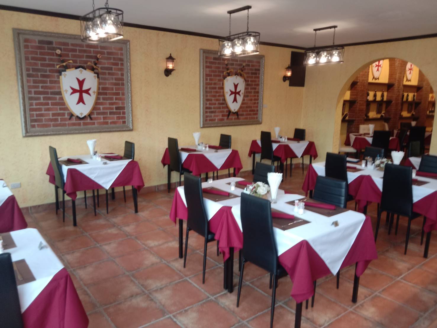 Mr. Italy, Italian restaurant in Soi Bongkoch Pattaya with the unique Tuscan decor full of coats of arms