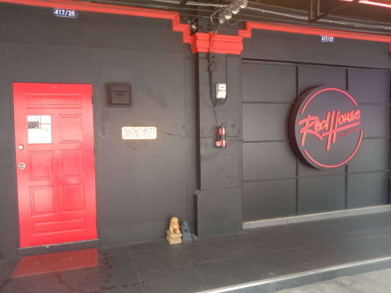 Red House, Gentlemen Club, Pattaya, Soi Bongkoch 8, entanche