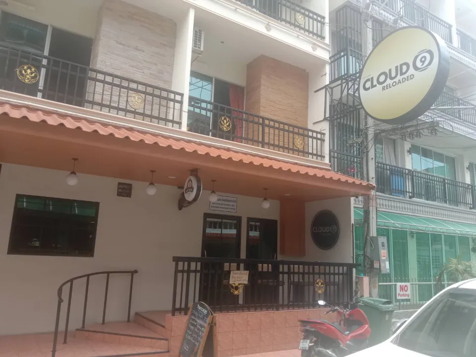 Cloud9 Reloaded the guest house entrance