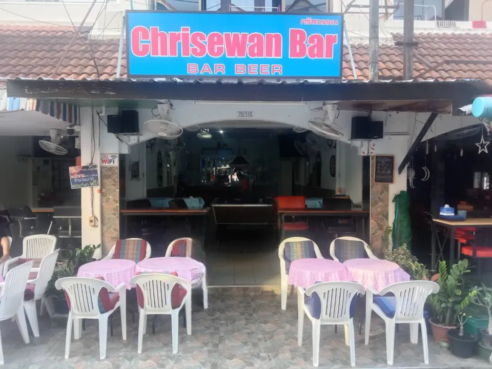 chrisewan bar in jomtien terras view and sign