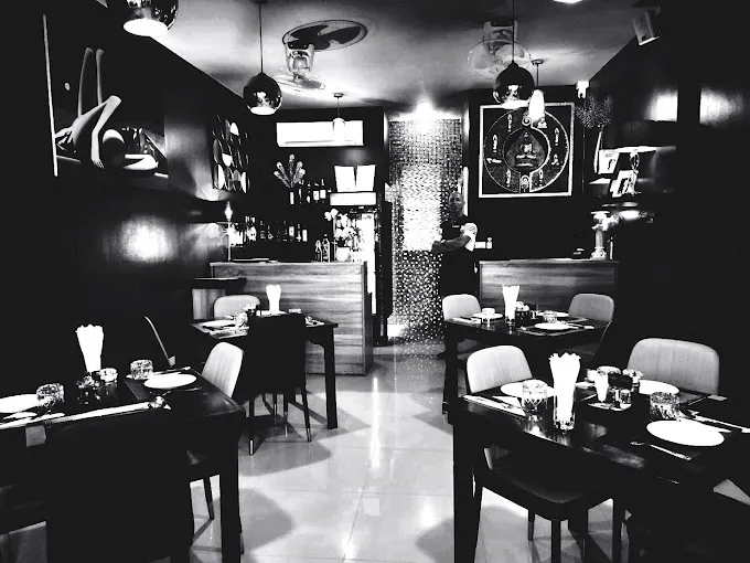 Osteria Sendi, Italian restaurant in Pattaya, soi Bong Koch, black and white art image of Sedi's restaurant