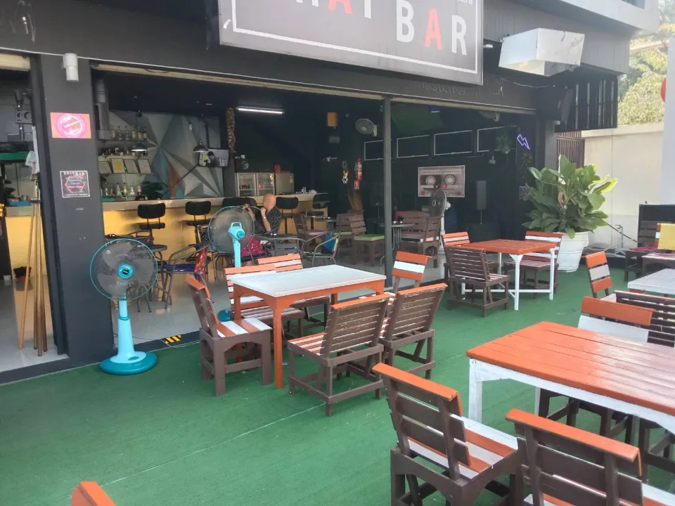 THAT BAR, Darkside, Pattaya, the atmosphere outside the bar