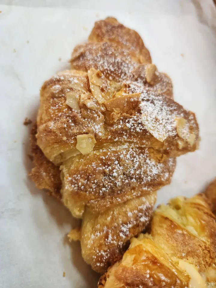 Holland Tulip Bakery, Siam Country Club, Pattaya, breakfast almond cakes