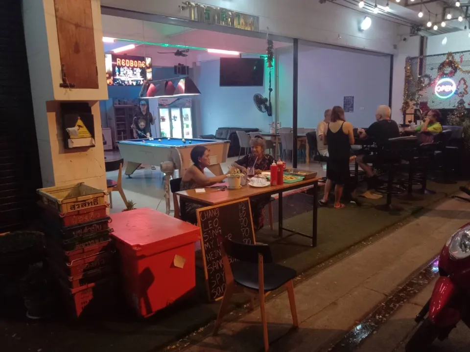 ANDY'S BAR, Soi Bongkoch 8, Pattaya, inside